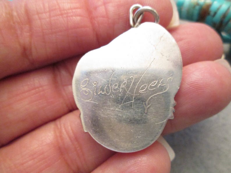 Peut inclure: Pendentif en argent en forme de c&oelig;ur avec une signature qui dit "Silver Creek".