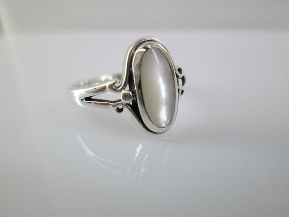 Mother of Pearl Ring>Genuine Mother of Pearl Ster… - image 1