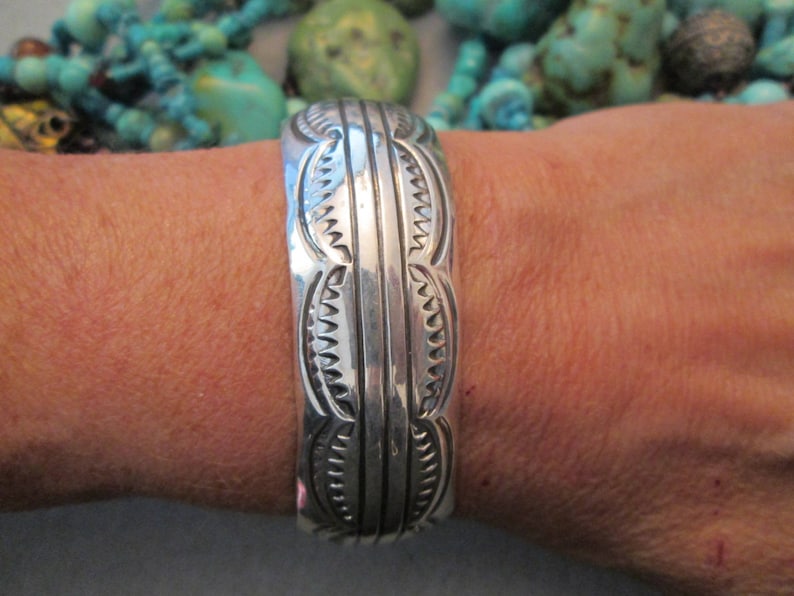 JNB048 Gorgeous Navajo Hand Stamped Cuff Signed Nicely Made 34 wide in Great condition Quite Beautiful Unisex Design