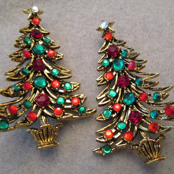 Vintage SIGNED Hollycraft Christmas Tree Pin>Hollycraft Christmas Brooch,RARE>Red & Green Crystals + Star> 1950's, New Old Stock, never worn
