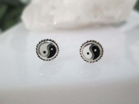 Yin and Yang Stud Earrings>Sterling Silver YinYang Studs,Small 925 Yin-Yang earrings,Dainty YinYang Studs,Chinese Philosophy,Taoism,Fengshui