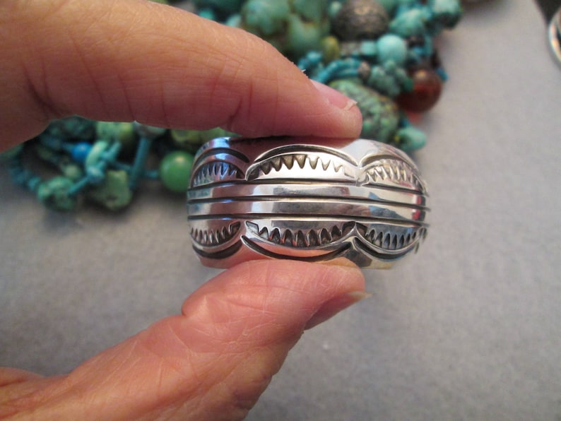 JNB048 Gorgeous Navajo Hand Stamped Cuff Signed Nicely Made 34 wide in Great condition Quite Beautiful Unisex Design
