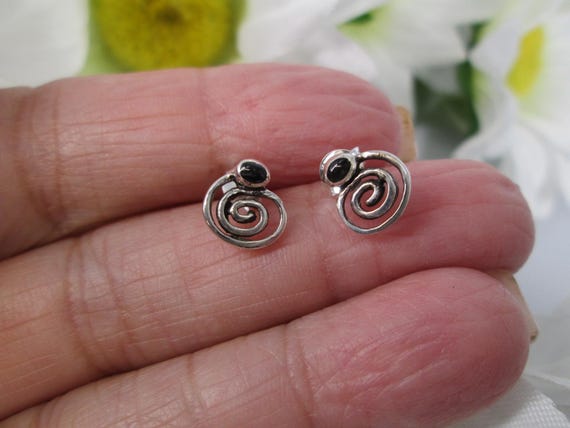 Onyx Stud Earrings>925 Sterling Onyx Studs,Genuine Onyx Earrings,Spiral Design Stud earrings,Black Onyx Sterling Studs,Black Studs,Unisex