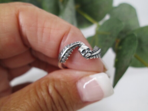 Sterling Silver SKULL Ring>Skull with Feathers ring,Skull and Feathers Jewelry,925 Skull Ring,Dainty Skull Ring,Biker Ring,Small Skull Ring View 5