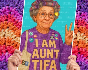 AUNT TIFA 24x36 デジタル印刷可能抗議看板：王の抗議なし、ファシズム反対、反ファシスト抗議看板、アンティファ、高齢者、白人、ヒッピー、アンティファ