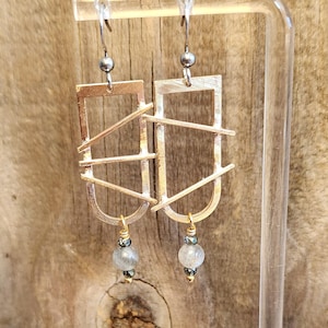 Asymmetrische Labradorit-Ohrringe | Statement-Schmuck aus verschiedenen Metallen (Messing, Sterlingsilber)