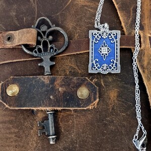 Art Deco style Blue Lapis filigree pendant with an 18&quot; open link style necklace, Goth necklace, vintage, deco style, Victorian necklace