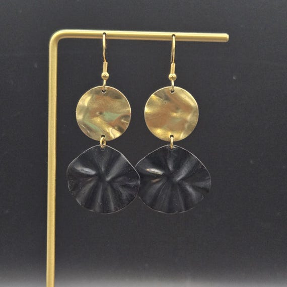 Funky Black Earrings - Wavy Black and Gold Earrings, Metal  display picture 2