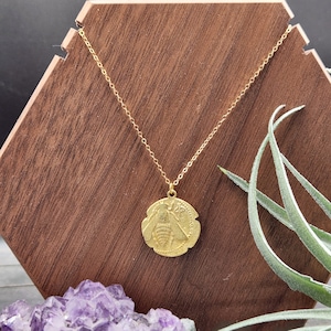 Gold Bee Necklace - Honey Bee Necklace, Gold Medallion Necklace, Gift for Beekeeper, Bee Lover Gift, Gift for Gardener, Honeybee Necklace