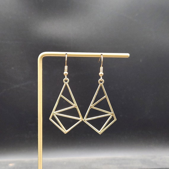 Lightweight gold earrings deals