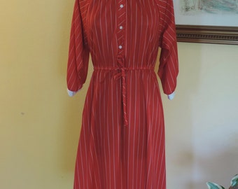 Vintage 1970's Red with White Stripes Polyester dress, tie waist 3/4 sleeve Size Large