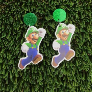 Green hero stud earrings