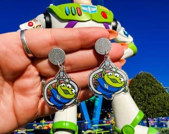 alien with claw stud earrings