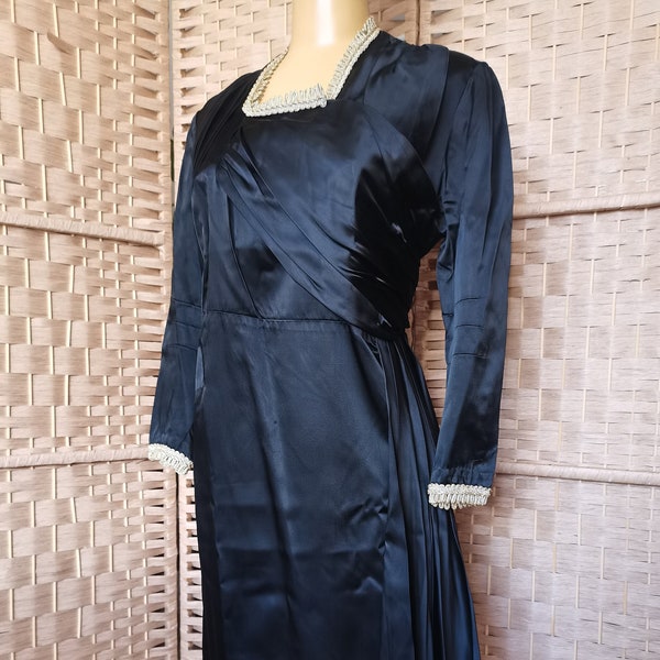 Vintage 1940s satin silk dress Size M L