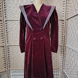 Vintage 1930s 1940s burgundy velvet embroidered soutache dress Size S M
