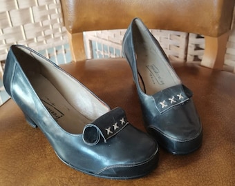 Vintage 1950s grey leather shoes Size FR35,5 UK3 US4,5 dead stock