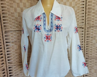 Vintage 1970s  folk hungarian hand embroidered blouse Size M