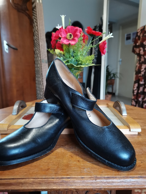 Vintage 1980s does 1920S 1930s black leather shoe… - image 1