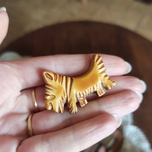 Vintage 1930s 1940s dog brooch image 2