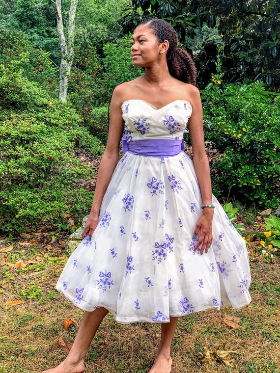 Lavender & White Sweetheart Neck Dress with Bow