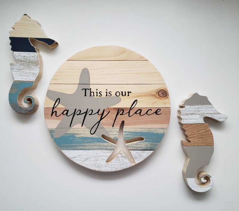 This Is Our Happy Place Sign, Starfish Wooden Round, Beach Home Decor, Nautical Cottage, shabby chic, coastal style afbeelding 1