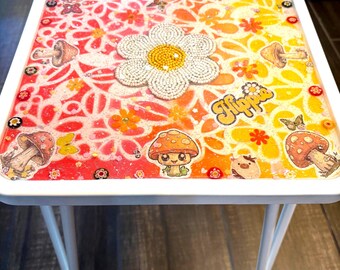 12" "Daisy Hippy Mushrooms Ombre" op maat ontworpen wit bijzettafeltje metaal/hars