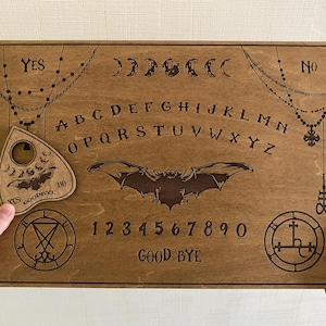 Ouija Brett mit Planchette-Gesprächsbrett-Brettspiele-Hexen-Dekor-Wicca Geschenke-Okkultes Spielbrett-Hölzernes Geister Brett-Graviertes Brett