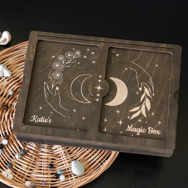 Grawerowane pudełko na karty tarota z 2 przegródkami personalizowane – drewniane przechowywanie talii wyroczni – mistyczne pudełko księżycowe – prezent czarowniczy – spersonalizowane drewniane pudełko magiczne
