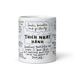 Colección de tazas con frases inspiradoras de Thich Nhat Hanh sobre la atención plena