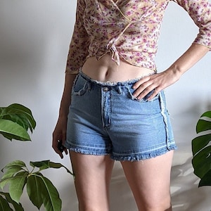 Distressed Mid-Rise Denim Cut-Off Shorts Y2K Vintage image 1