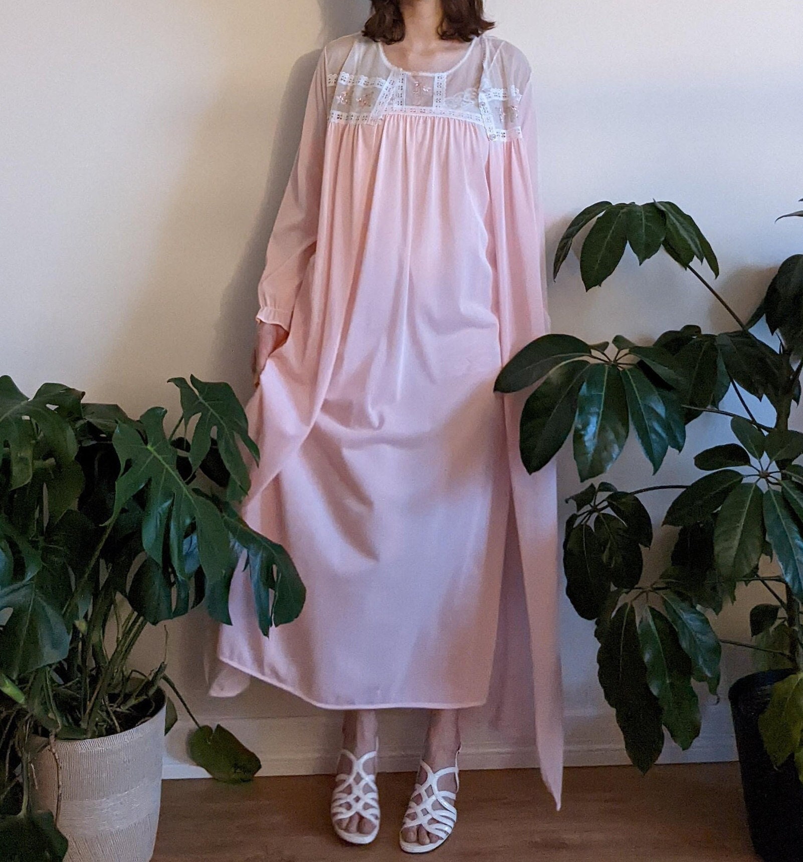 Vintage Pink Chiffon Floral Embroidered Peignoir and Negligee Set