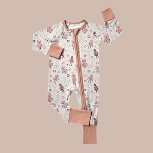 Pyjama robot et science du codage pour bébé fille