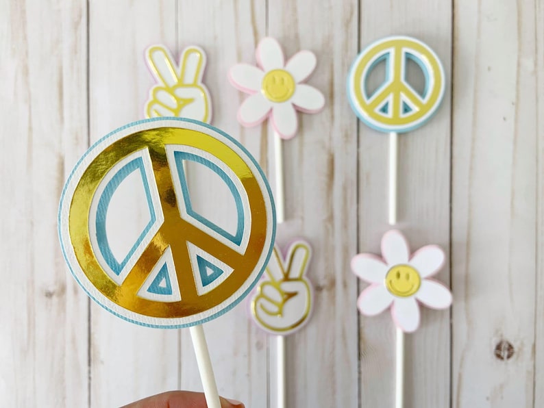 Cupcake-Aufsätze Im Hippie-Design – Friedenszeichen, Blumen, Regenbogen (32 Stück) Für Geburtstagspartys & Mottopartys