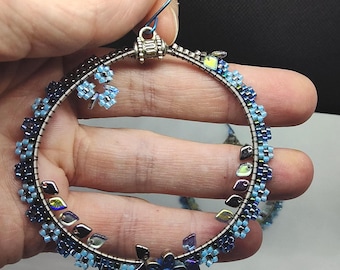 Orecchini a cerchio con corda per arpa in pensione "Non ti scordar di me"