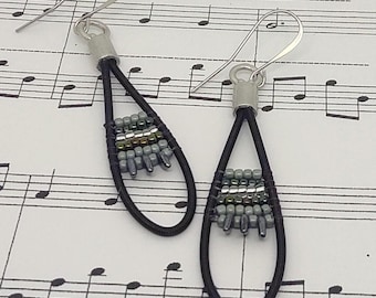 Orecchini arazzo con perline di corda di arpa