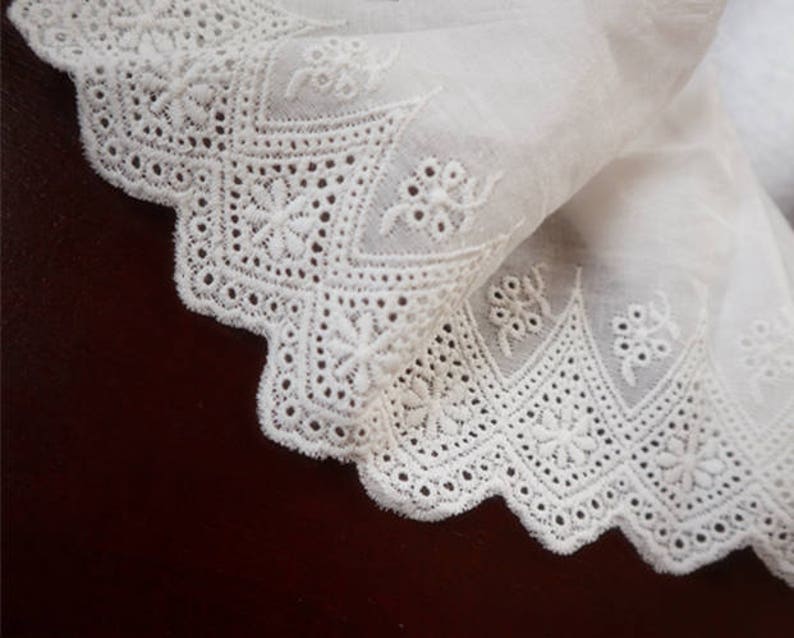 scalloped edge lace trim