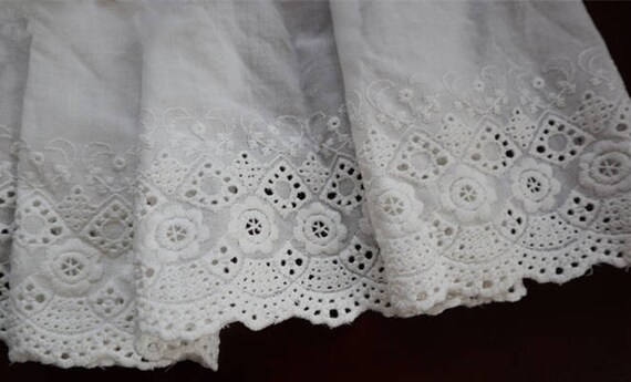 scalloped edge lace trim