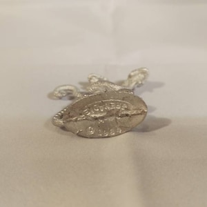 May include: Silver metal figurine of a knight on horseback. The base of the figurine has the inscription "Breyer 91584".