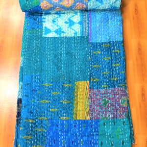 Handgjort lapptäcke i siden med Patola-motiv, Kantha-täcke i queen size-storlek bild 3