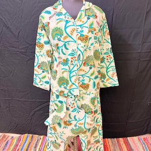 Ensemble pyjama indien en coton fait main femme robe de nuit couleur blanche imprimé floral en coton pyjama et chemise avec ensemble de sac