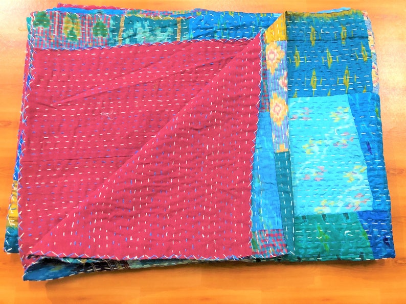 Handgjort lapptäcke i siden med Patola-motiv, Kantha-täcke i queen size-storlek bild 4