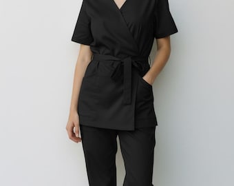 Completo da lavoro in cotone 100% composto da maglia avvolgente e pantaloni a gamba dritta / Abbigliamento da lavoro per medici, infermieri e professionisti del settore estetico