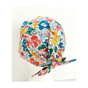 Floral Print Scrub Cap: Soft Cotton Nurse Hat with Optional Buttons