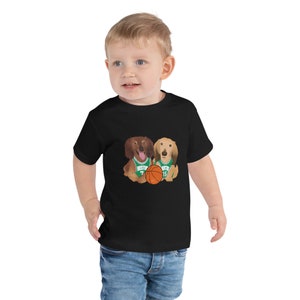Maglietta a maniche corte per bambini Boston Basketball Fans - Due teneri bassotti - Diversi colori tra cui scegliere