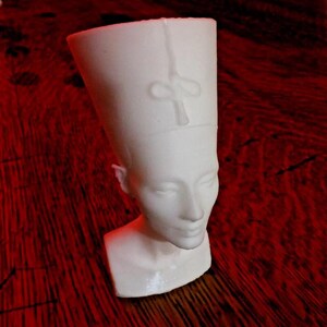 Egyptian Queen Nefertiti Bust - Royal Wife of Akhenaten - 4 Inches
