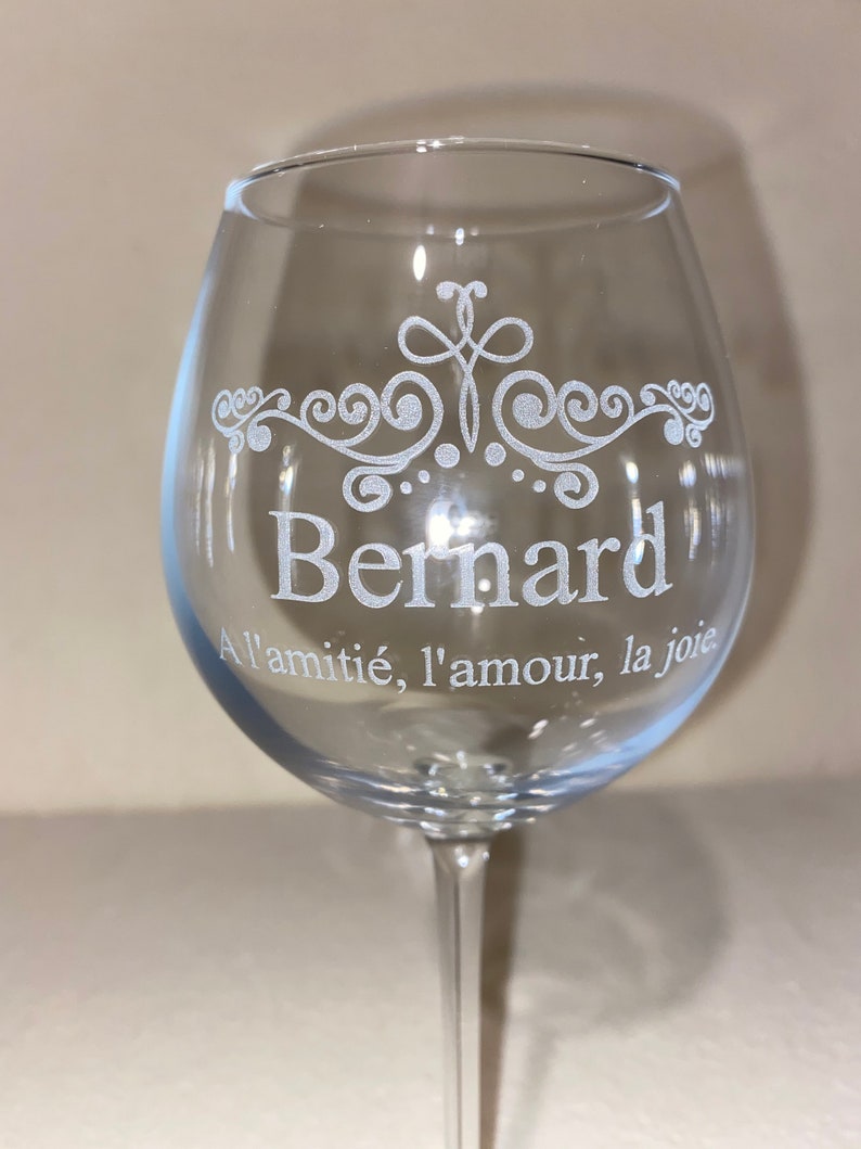 Verre a vin personnalisé avec gravure. Cadeau de mariage, baptême
