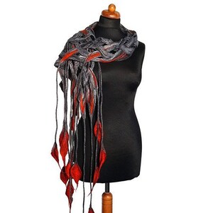 Openwork felt shawl, gray and red felted scarf for gift, felting wool scarves for women, shades of gray, original and unique felt scarf zdjęcie 2