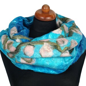 Felted scarf on loosely arranged silk fibers silk laps, shawl in shades of turquoise with flowers, felting shawl, felt scarves for women zdjęcie 1