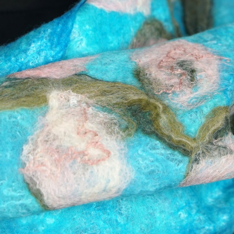 Felted scarf on loosely arranged silk fibers silk laps, shawl in shades of turquoise with flowers, felting shawl, felt scarves for women zdjęcie 6