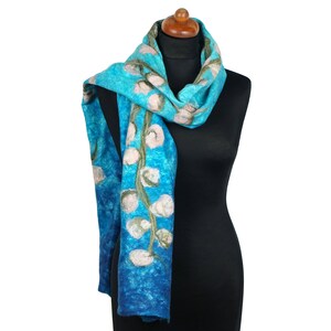 Felted scarf on loosely arranged silk fibers silk laps, shawl in shades of turquoise with flowers, felting shawl, felt scarves for women zdjęcie 3